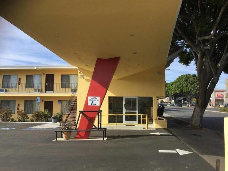 Astro Pasadena Hotel Exterior photo