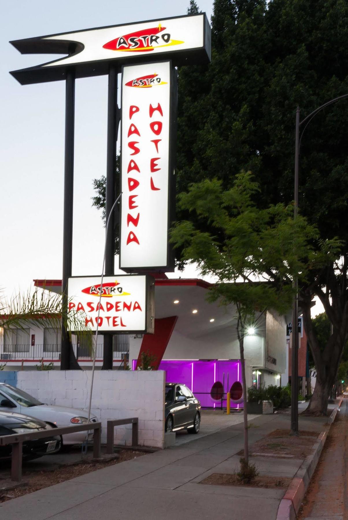 Astro Pasadena Hotel Exterior photo